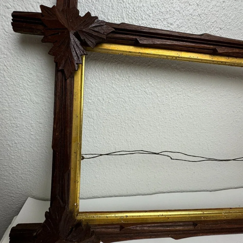 Antique Victorian Adirondack Hand Carved Folk Art Tramp Leaf Picture Frame